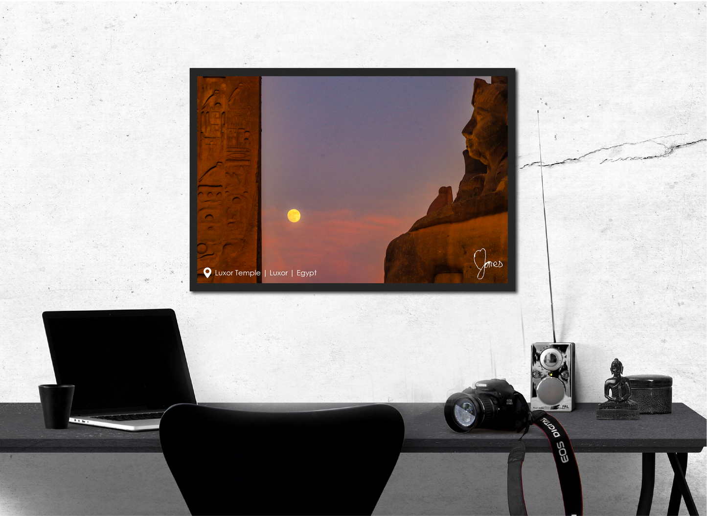 Photographic print by Nine Yards Counsel Digital Agency Team, illustrating advanced digital customer engagement.
